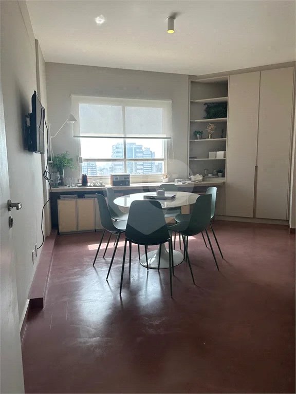 Sala comercial para venda ou locação na Avenida Paulista. 68m2