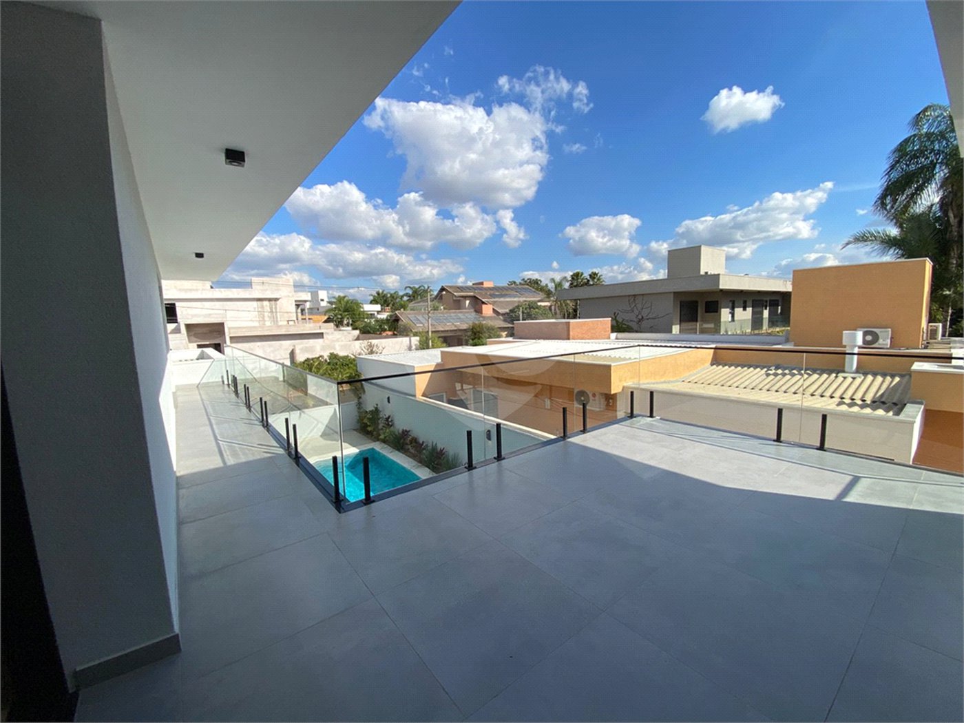 Casa à Venda no Condomínio Damha II
