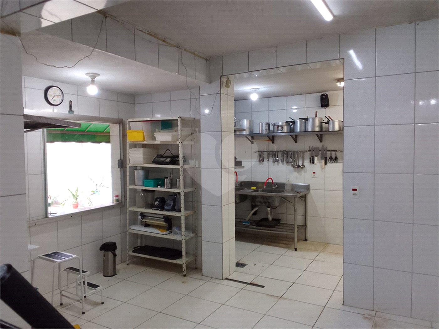 Galpão Comercial à Venda ou Locação – Rua 9 de Julho – Espaço Versátil e Arborizado