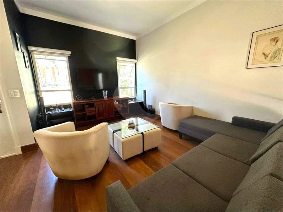 Casa à venda com 3 suítes no condomínio Recanto dos Paturis, Vinhedo - SP