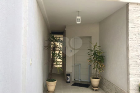 Casa Sobrado à venda no Planalto Paulista de 153m² com 3 dormitórios e 2 vagas