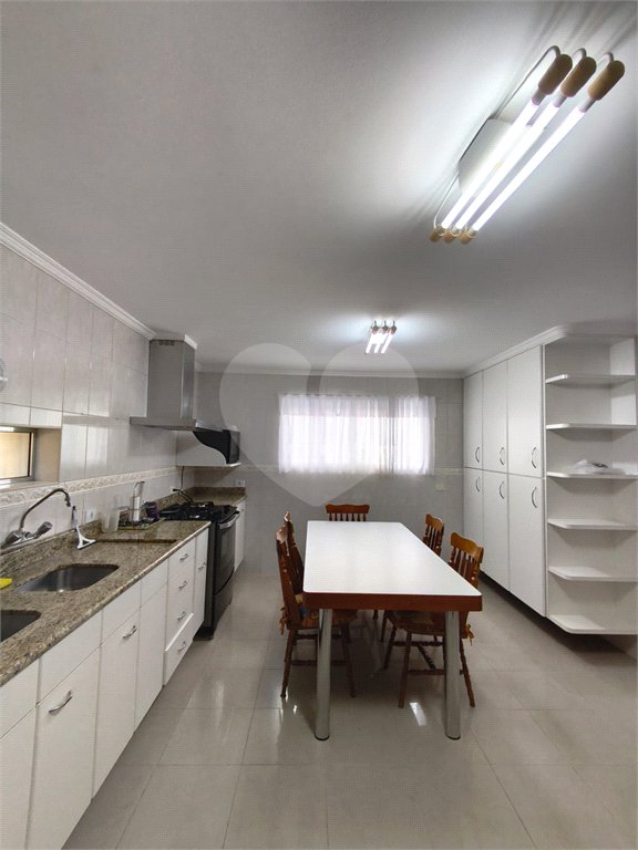 Excelente Sobrado à venda com 281m2 de área construída
