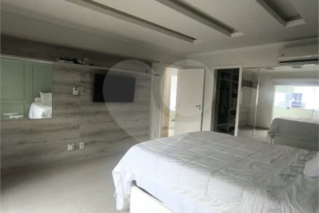 Casa de alto padrão no condomínio Golden Village
