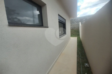 Casa exclusiva em Atibaia de alto padrão com 3 suítes, piscina, espaço gourmet, condomínio fechado, aceita financiamento