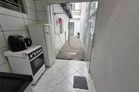 Casa térrea à venda no Douradinho com 2 quartos e edícula com mais dois quartos e 2 banheiros.