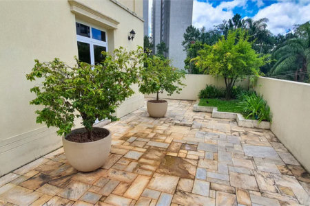 Apartamento luxuoso com 130m2, 3 suítes, 4 vagas.