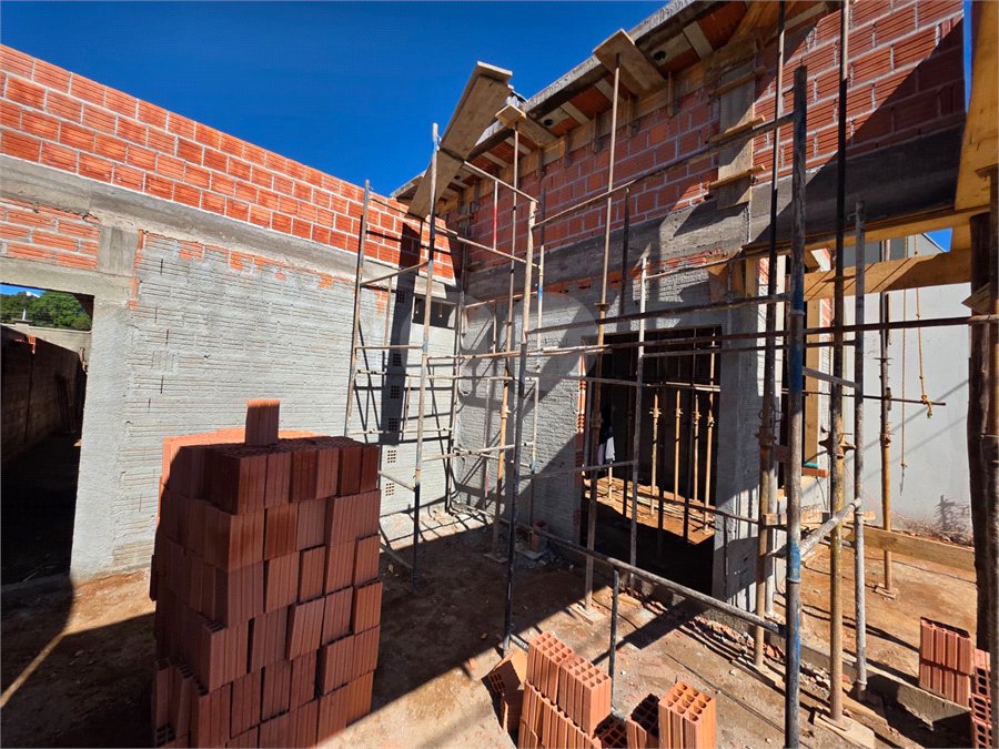 Casa térrea 3 dormitório 1 suíte com closet à venda no Condomínio Vileneuve,