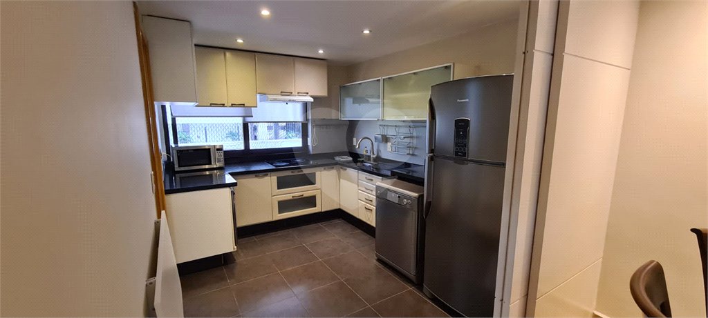 Apartamento para venda e locação de 130m² no Jardim Paulista com 2 suítes e 2 vagas.