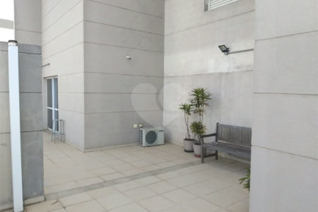 Conjunto comercial duplex à venda na Aclimação. Andar inteiro, puro charme!