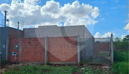 Casa à venda com 3 quartos, sendo 2 suítes,  em Jardim Nova Ponta Porã, Ponta Porã, MS