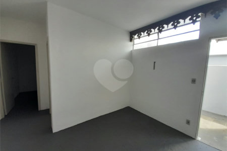 Casa Disponível para Venda ou Locação na Vila Nery – Ideal para Residência ou Comércio