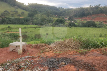 Terrenos de 300 metros em condomínio fechado e prontos para construir na região de Atibaia