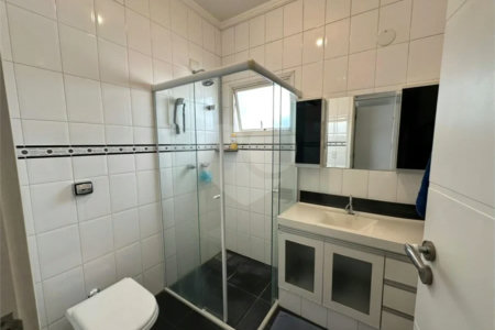 Casa à venda com 3 suítes no condomínio Recanto dos Paturis, Vinhedo - SP