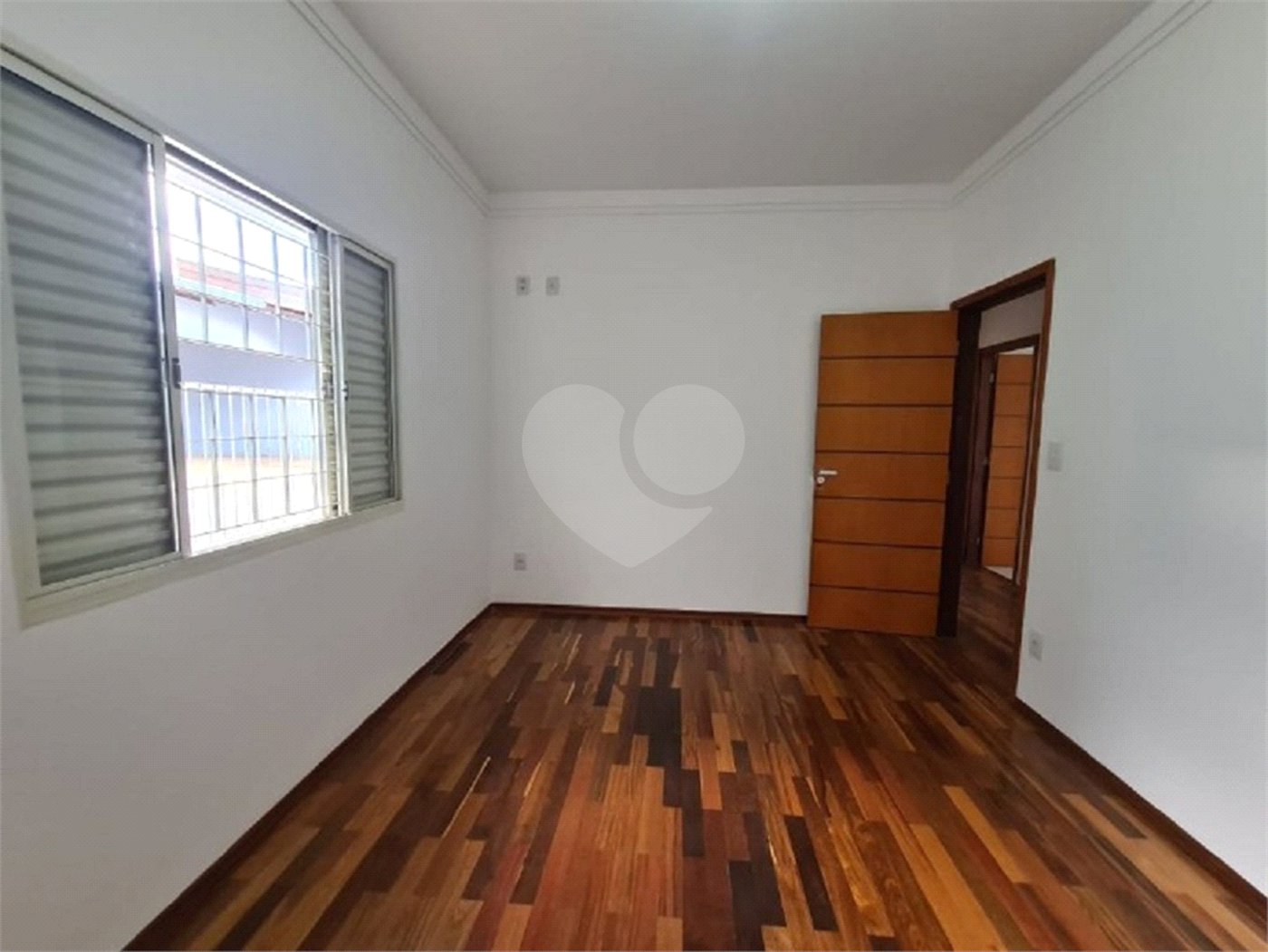 Casa à venda com 3 dormitórios, sendo 1 suite e ampla área de lazer no Jardim Brasil