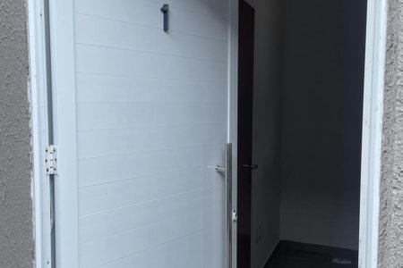 Sobrado à venda com 2 quartos, sendo 1 suíte, em Jardim Princesa, Praia Grande - SP