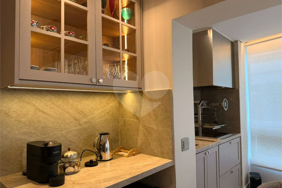 Apartamento à venda com 3 quartos, sendo 1 suíte, em Riviera de São Lourenço, Bertioga, SP