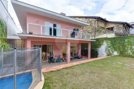 Casa à venda com 4 quartos, sendo 2 suítes,  em Alto da Boa Vista, São Paulo, SP