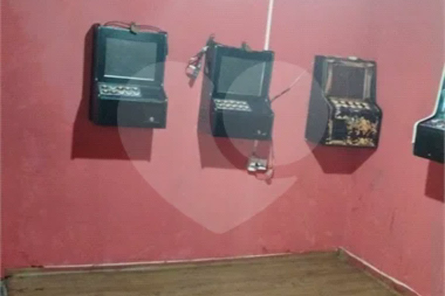 Casa à venda com 3 quartos, sendo 1 suíte,  em Bom Retiro, São Paulo, SP
