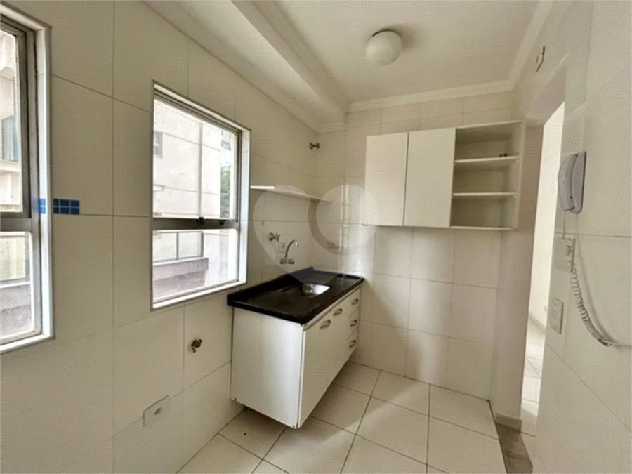Apartamento Reformado com 1 dormitório, 1 vaga de garagem em Santa Cecília.