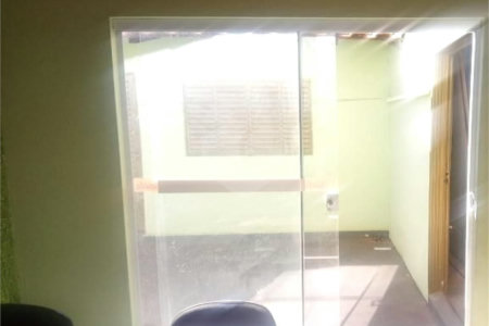 Casa Térrea com 3 dormitórios.