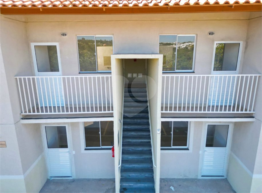 Indaiatuba - Sp - Vila Vic Florença - R$ 290.000,00 - Apartamento de 48m²,, no andar de cima, dois quartos, um banheiro, cozinha e sala, uma vaga de garagem. Condomínio fechado. Apartamento está do jeito que foi entregue . Area de lazer no condominio - Área do condomínio: Churrasqueira