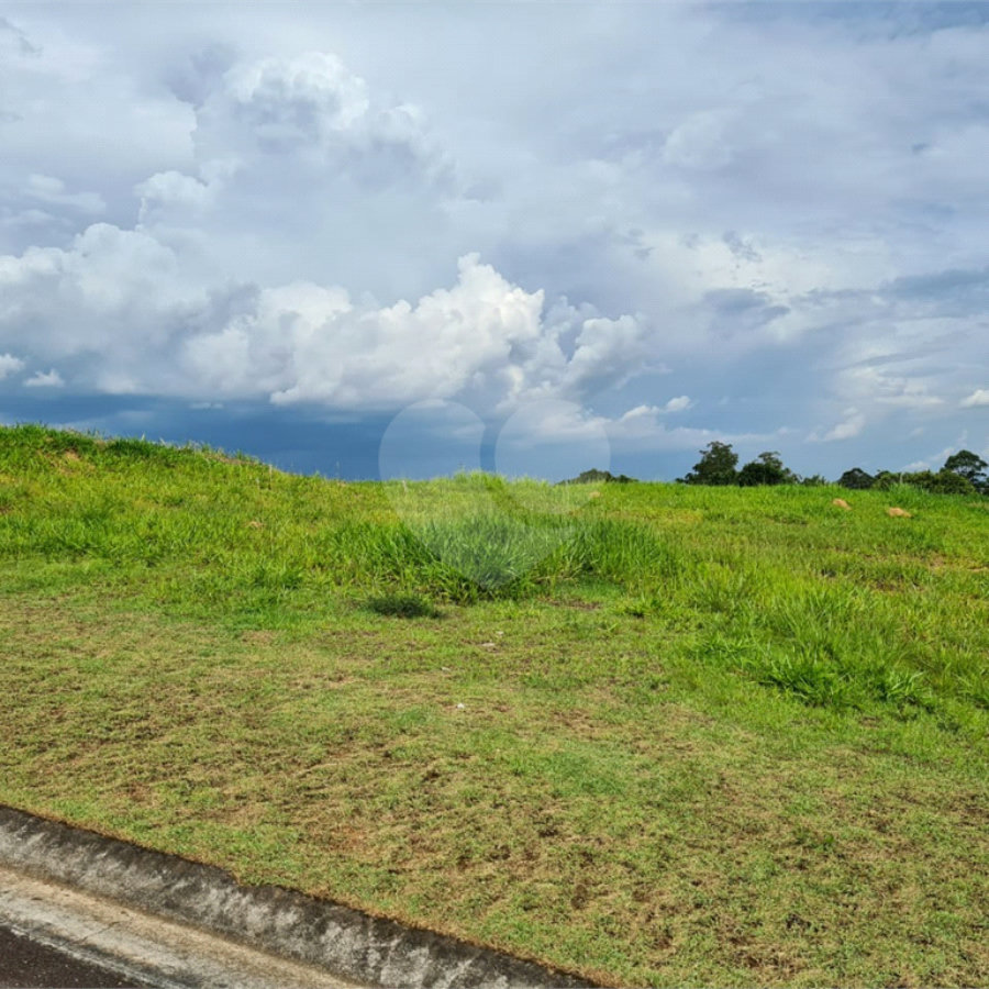 Terreno à Venda em Condomínio de Alto Padrão na Cidade de Vinhedo/SP