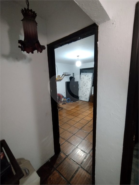 Casa à venda na Vila Mariana de 300 metros quadrados, com 3 dormitórios, 1 suíte e 2 vagas.