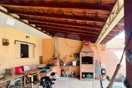 Sobrado à venda com 4 quartos, em Residencial Itamarati