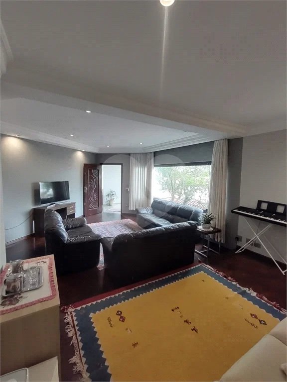 Casa com 300m² , 4 dormitórios , sendo 2 suítes , 5 vagas , à venda no bairro Curuçá , em Santo André.