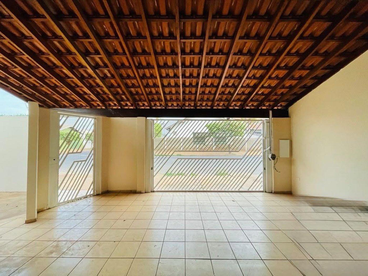 Casa para alugar com 3 quartos, sendo 1 suíte, em Colinos, Três Lagoas, MS