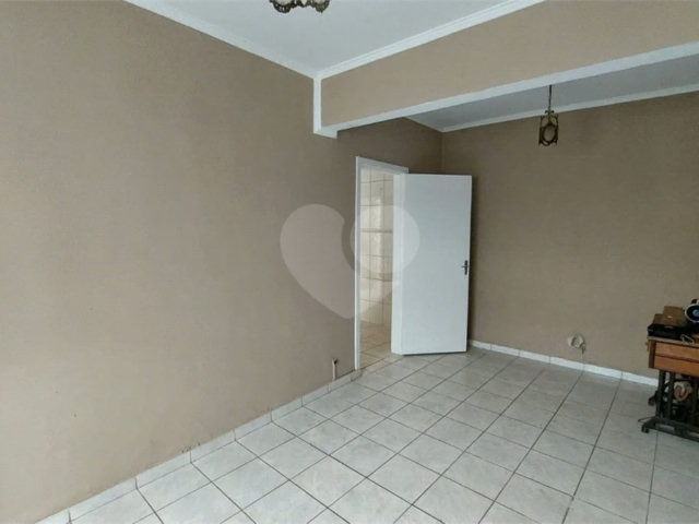 Casa à venda com 4 quartos, sendo 1 suíte,  em Vila Medeiros, São Paulo, SP