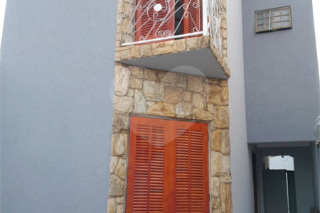 Sobrado á venda, com 03 Dormitórios, em Ibaté.