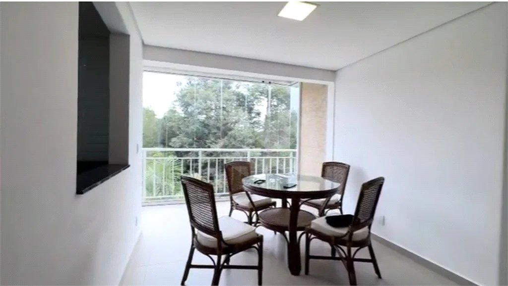 Cobertura Triplex com Mobilia parcial em Itapetinga Atibaia