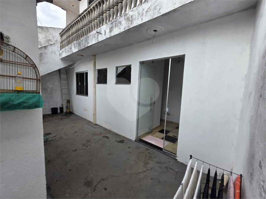 Casa térrea à venda no Douradinho com 2 quartos e edícula com mais dois quartos e 2 banheiros.