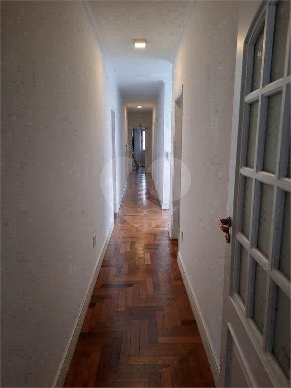casa térrea na Vila Romana, 07 vagas de garagem, 4 quartos,, sendo 1 suíte amplo quintal.