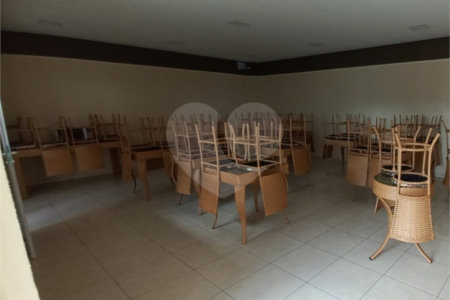 Apartamento no Condomínio Mont Vernon .