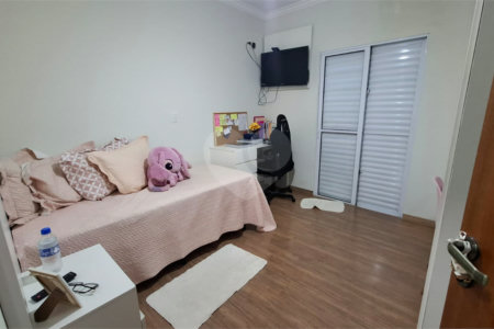 Casa Térrea de Alto Padrão à Venda – Próxima ao Shopping