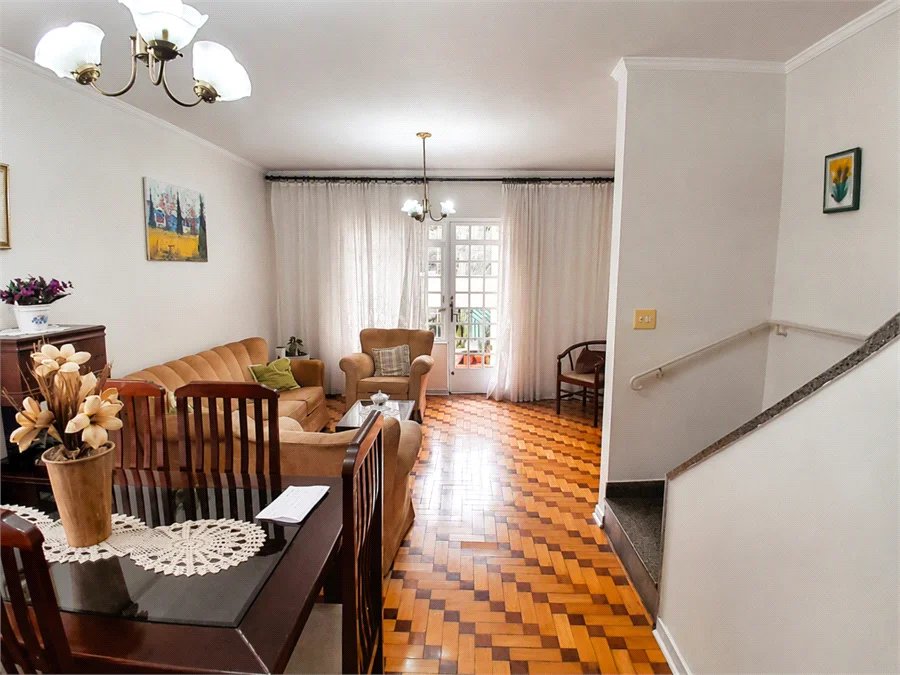 Sobrado à venda com 4 quartos, sendo 2 suítes, em Butantã, São Paulo, SP