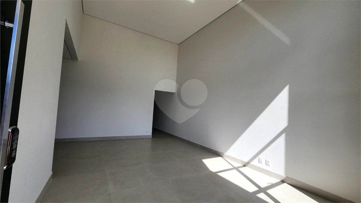 Casa Térrea Recém-Construída à Venda no Condomínio Portal do Bosque – Louveira/SP