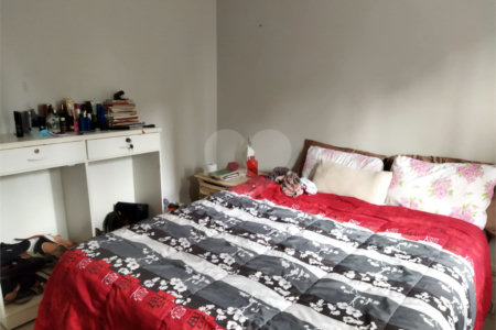 Vende Sobrado com 180m² - Vila Santa Catarina