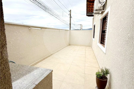 Casa térrea para venda com 02 dormitórios e 02 vagas de garagem em Atibaia