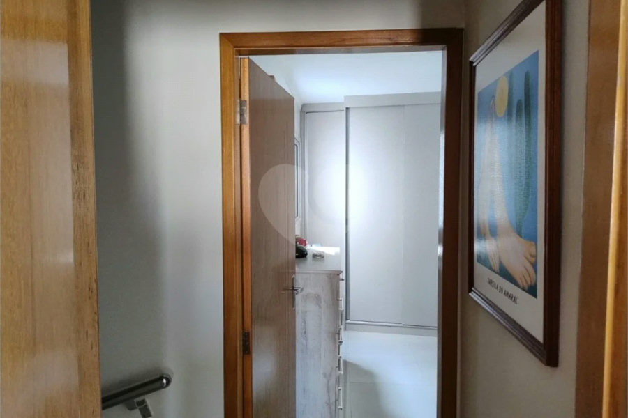 Vende-se Sobrado com 2 Suítes em Condomínio Fechado – Vila Ré