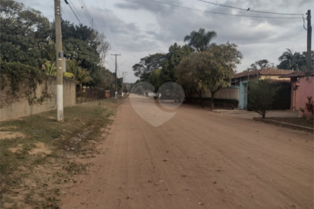 Chácara localizada no Condomínio Leila a venda.