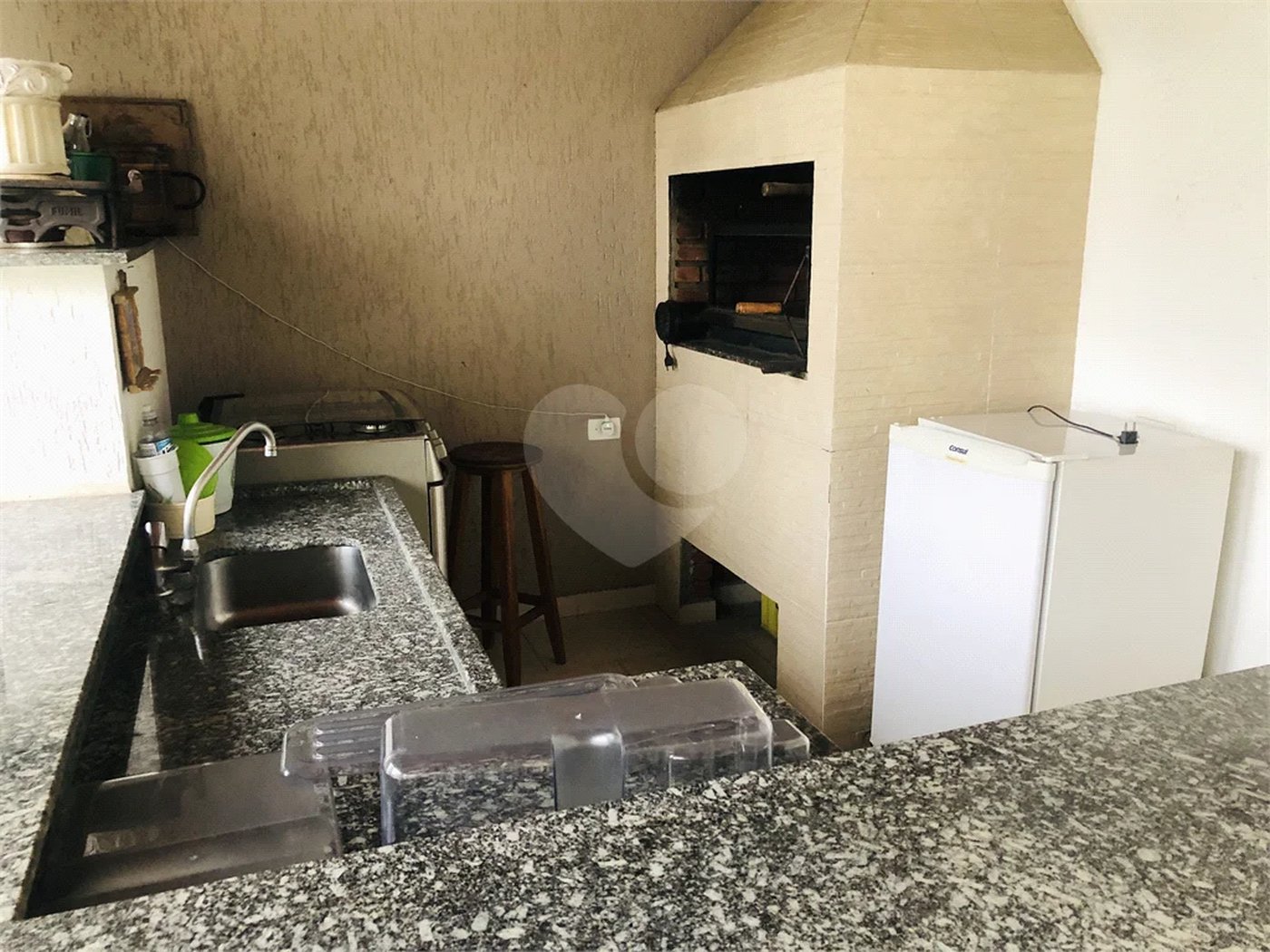 SOBRADO A VENDA NO TREMEMBÉ - 3 DORMS. (1 SUÍTE) E 5 VAGAS