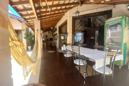 Linda casa com piscina localizada no melhor condomínio de Hortolândia - Green Park.