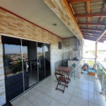 Sobrado 3 quartos e área comercial em baixo.