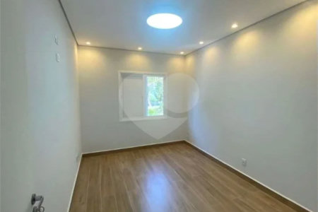 Casa à venda no bairro Dos Casa, em São Bernardo do Campo, com 280 m², 4 dormitórios, 3 suítes, 4 vagas, hidromassagem e fácil acesso às principais rodovias.