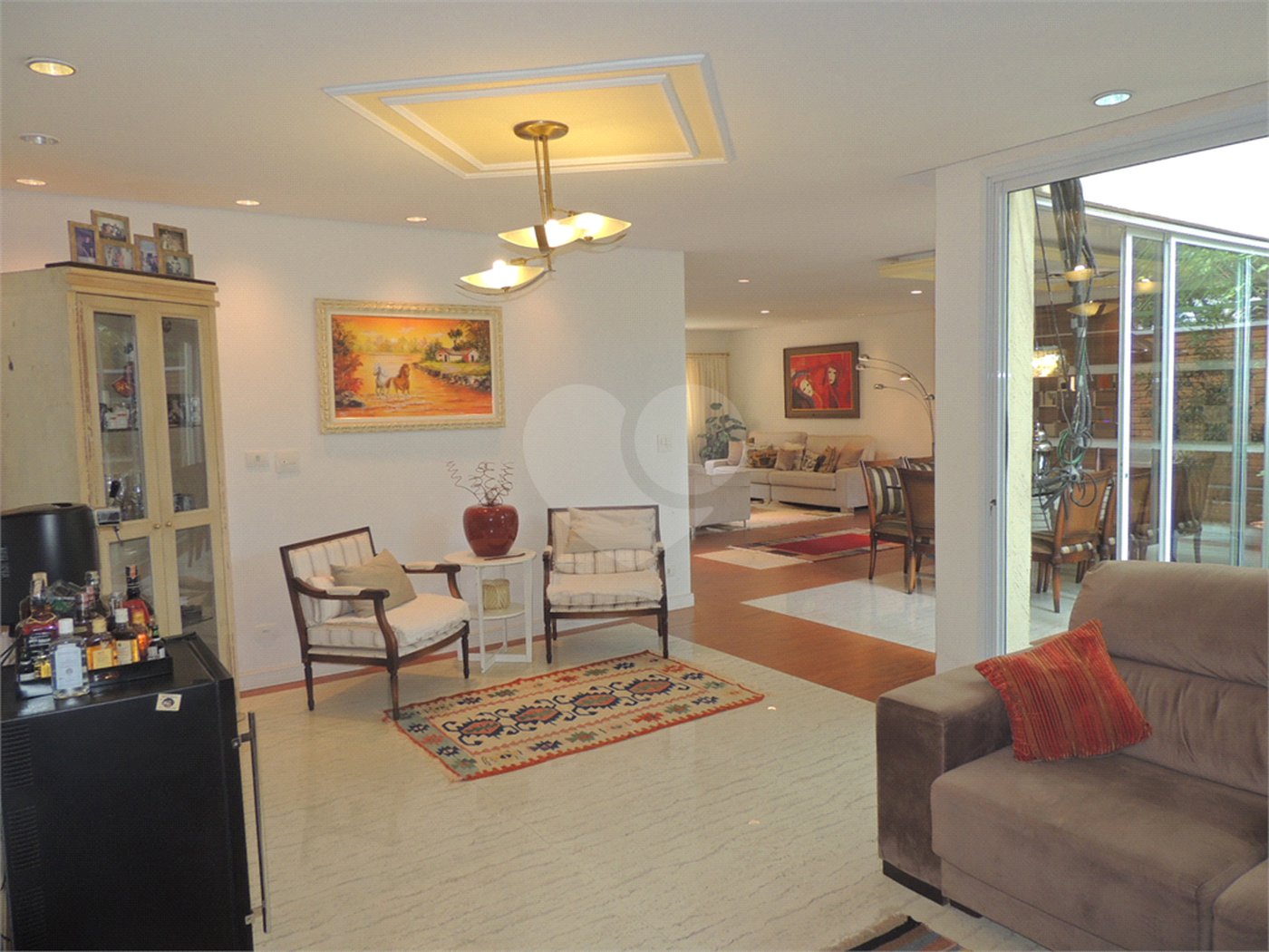 Casa à venda com 4 suítes no condomínio Ville de France, São Paulo - SP