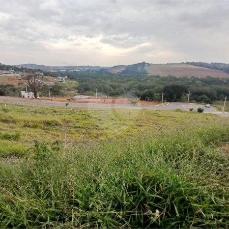 Lote com 561,86 m² à Venda em Condomínio Fechado