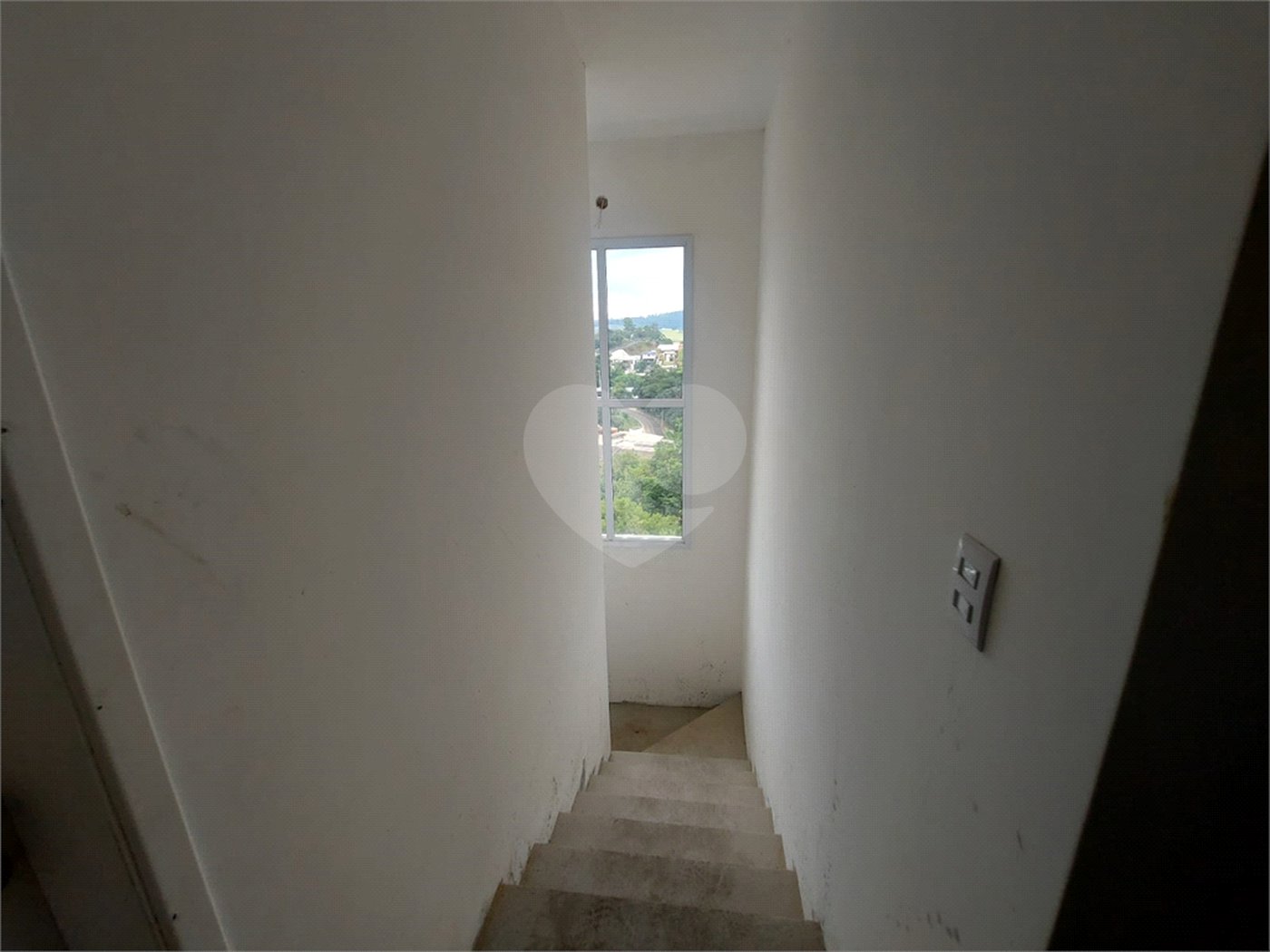 Sobrado à venda com 3 quartos, sendo 1 suíte, em Vila Omízollo, Louveira, SP